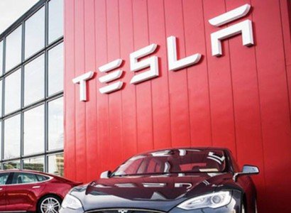 Tesla presents electric Cybertruck