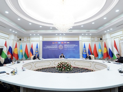 Putin calls for stepping up CSTO peacekeeping