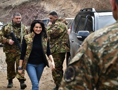 «Առաջին հերթին ամուսնուս հորդորով եմ այցելում մարտական դիրքեր, հետո որպես վարչապետի կին». Աննա Հակոբյան (ֆոտո)