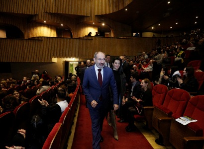 Armenia PM, wife attend play "One Flew Over the Cuckoo's Nest" (PHOTO)
