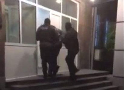 Police officer caught while taking bribe, under arrest