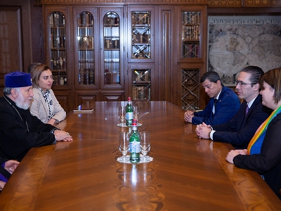 Catholicos of All Armenians receives Guatemala Congress delegation