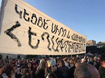 Newspaper: Armenia authorities getting rid of “old” staff
