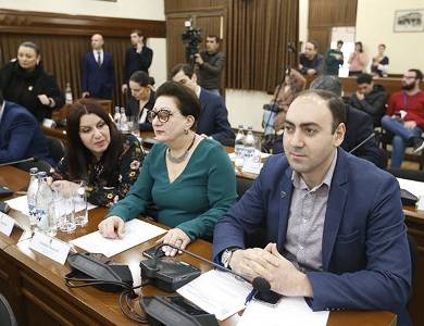«Հրապարակ». Այս Ամանորին Երեւանում ծախսվելու է մոտ 10 անգամ շատ, քան Տարոն Մարգարյանի օրոք