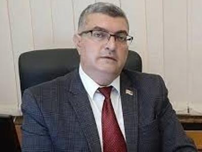 В Ереване ограбили автомобиль депутата Гранта Айвазяна