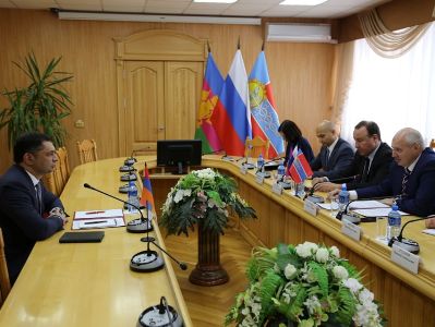 Դոնի Ռոստովում ՀՀ գլխավոր հյուպատոսը Արմավիր քաղաքում քննարկել է Գ. Նժդեհի հուշատախտակի շուրջ ստեղծված իրավիճակը