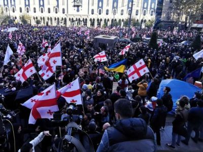 More and more people being detained near Georgian parliament