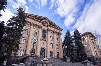 «Հրապարակ». ԱԺ-ն խնայողություն է անում լրագրողների հաշվին. «Համոզեցիք», իսկ գործուղումնե՞րը»