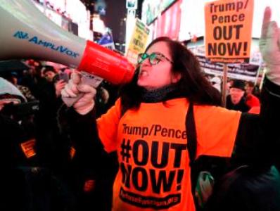 В Нью-Йорке прошли демонстрации в пользу импичмента Дональда Трампа