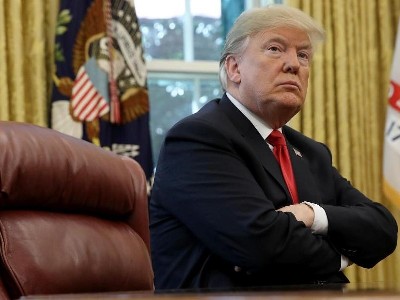 Трамп назвал процедуру импичмента политическим самоубийством Демпартии