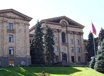 Խորհրդարանում ընթանում է ապրիլյան իրադարձությունները հետաքննող հանձնաժողովի հերթական դռնփակ նիստը