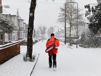 UK postman dies of fatigue, delivering Christmas letters