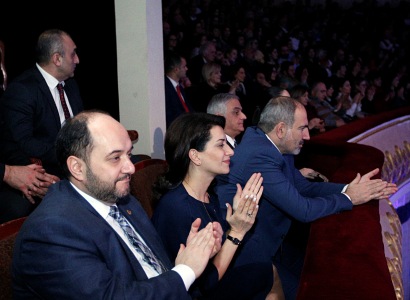 Armenia PM, wife attend concert dedicated to jazzman Levon Malkhasyan's 75th anniversary