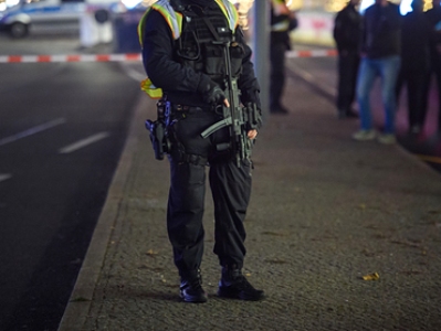 Unknown man opens fire at Berlin store