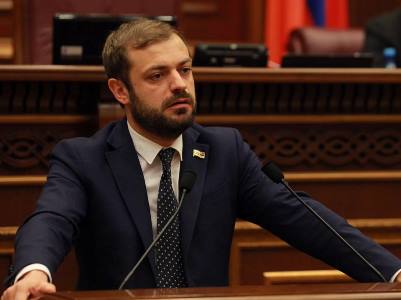 2 տարի դեֆոլտ գուժող տնտեսագետը հերթական կանխագուշակությամբ է հանդես եկել․ «Իմ քայլի» պատգամավորը՝ Հրանտ Բագրատյանին