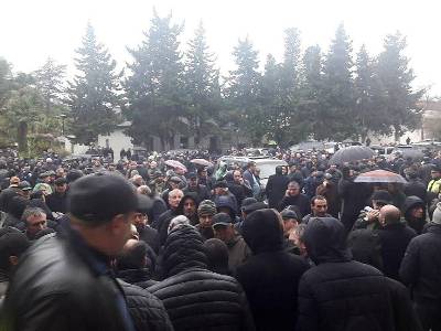 Աբխազիայի խորհրդարանն ընդունել է նախագահին ուղղված ուղերձ՝ նրա հրաժարականի կոչով