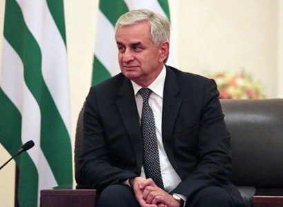 Abkhazia President in meeting with members of opposition