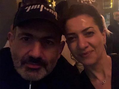 Armenian PM drinks apricot brandy in Yerevan bar