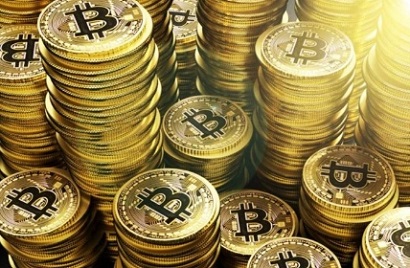 Bitcoin hits new record