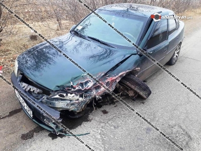 Գյումրիում բախվել են Opel-ներն ու Nissan-ը. կա վիրավոր (ֆոտո)