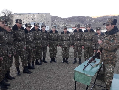 Նորակոչիկները ծանոթանում են ծառայության պայմաններին