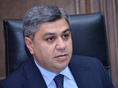 Արթուր Վանեցյանի նախկին օգնականը հերքում է զենք նվեր ստանալու մասին Armtimes-ի լուրը. «Ժողովուրդ»