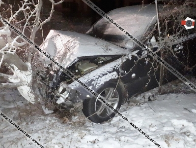 Կոտայքում բախվել են Mercedes-ն ու Opel-ը. Mercedes-ն էլ բախվել է ծառին. կա վիրավոր (ֆոտո)