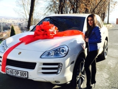 «Հրազդան» կիրճում «Փարվանա» ռեստորանի տարածքում թալանել են երգչուհու Porsche Cayenne-ը