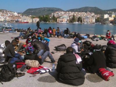 Governors and mayors of Greek islands protest against influx of migrants