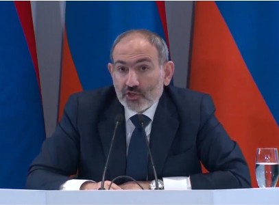 Pashinyan shares famous economist's views on anti-corruption strategy