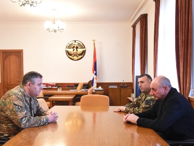 Բակո Սահակյանը Արտակ Դավթյանի հետ քննարկել է բանակաշինության խնդիրները