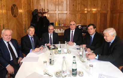 Ժնեւում մեկնարկել է Զոհրաբ Մնացականյանի եւ Էլմար Մամեդյարովի հանդիպումը