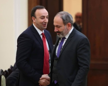 «Հրայր Թովմասյանը չի կարող լինել ՍԴ նախագահ եւ որեւէ կապ ունենալ ՍԴ-ի հետ». Փաշինյանի գրառումը