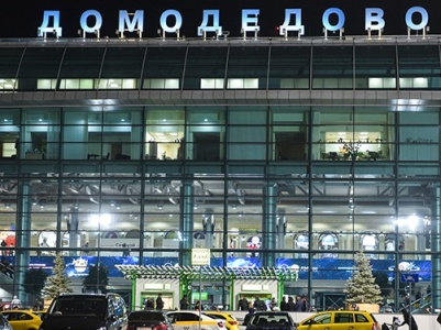Moscow police detain woman who threatened to bomb plane