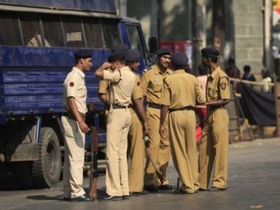 Հնդկաստանում հարեւանները քարկոծել են երեխաների պատանդ վերցրած տղամարդու կնոջը