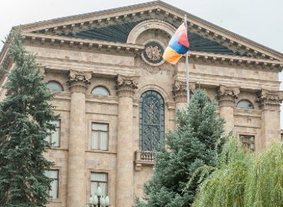 Խաչելով մատները․ Հայաստանի խորհրդարանում մեկնարկել է ԱԺ խորհրդի փակ նիստ անցկացնելու չորրորդ փորձը