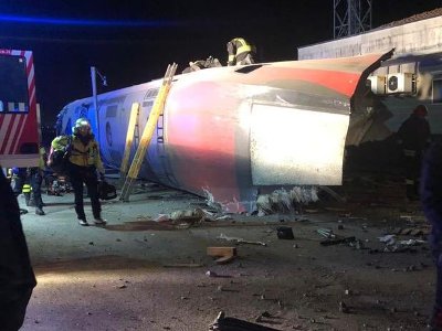 1 die, 30 injured as train goes off rails in Spain