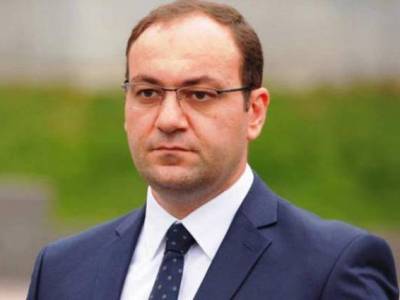 Armenia ex-official says president rejected call of professionals, attaching importance of public opinion