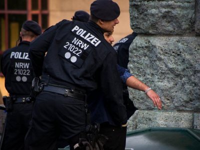 Турецкие и немецкие полицейские задержали банду из 76 человек