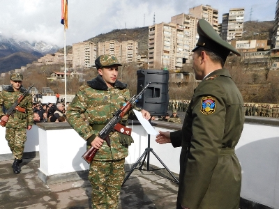 Նորակոչիկների երդման արարողություն ՀՀ ԶՈՒ 1-ին զորամիավորման հրետանային զորամասերից մեկում