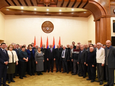 President receives group of Artsakh Movement activists