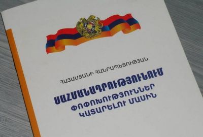 «Իրատես». Հրայր Թովմասյանի փոխարեն կամ նրա հետ լինելու են Սերժ Սարգսյանի եւ Ռոբերտ Քոչարյանի պաստառները