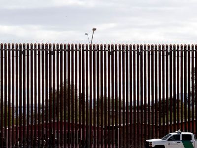 Администрация Трампа переведет 3,8 млрд долларов на строительство стены на границе