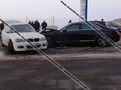 Крупное ДТП в Ереване: Столкнулись автомобили BMW и Mercedes