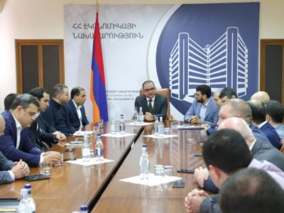 Armenia Economy Ministry hosts discussion on capital market development