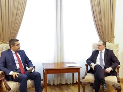 Armenia FM receives Syria Ambassador