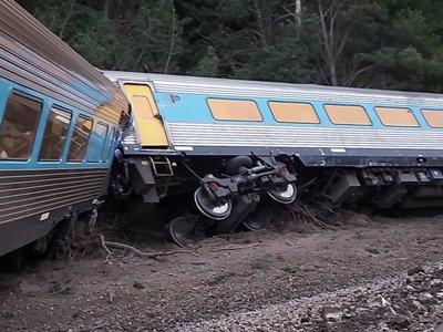 2 killed after train derails in Australia