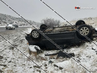Խոշոր վթար Վայոց Ձորում. Opel-ի վարորդը դուրս է եկել երթեւեկելի գոտուց եւ գլխիվայր շրջվել. կան վիրավորներ (ֆոտո)