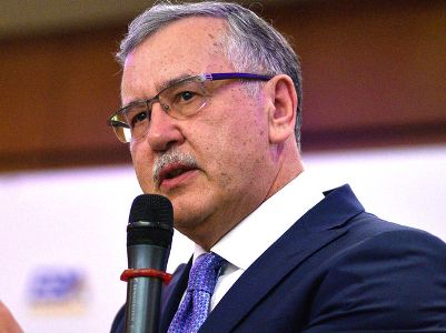 Российский суд заочно приговорил бывшего министра обороны Украины к 6 годам