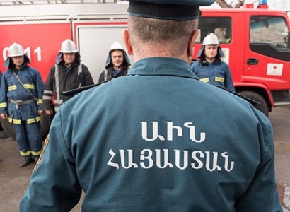 На одном из пунктов автотехобслуживания в Ереване произошел пожар